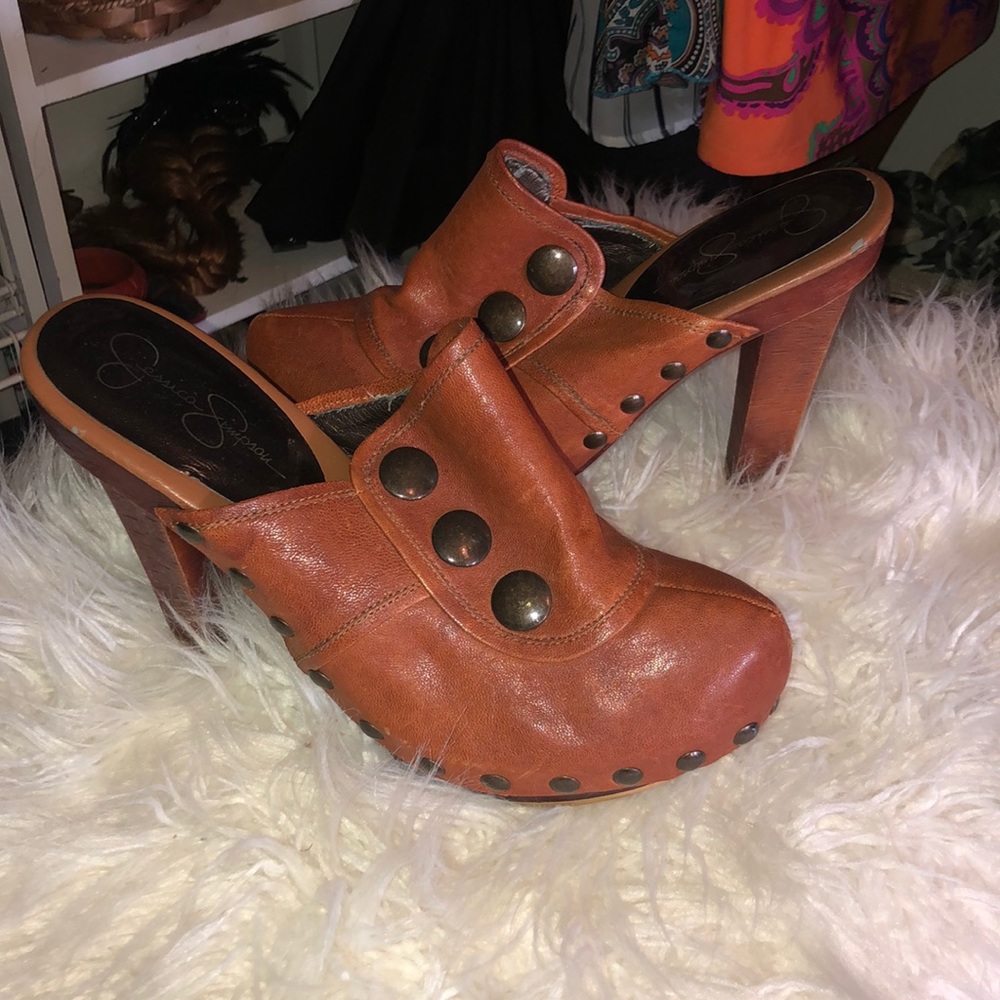 Jessica Simpson clogs